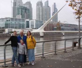 Family shot in front of the Puente de las Mujeres